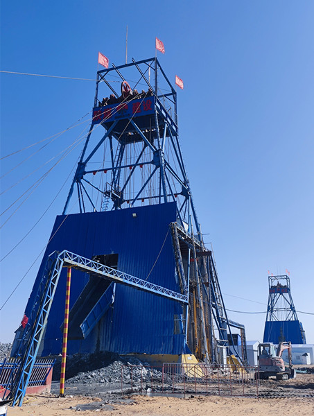 陜煤建設(shè)礦建三公司小保當(dāng)項(xiàng)目部進(jìn)、回風(fēng)立井井筒安全順利到底