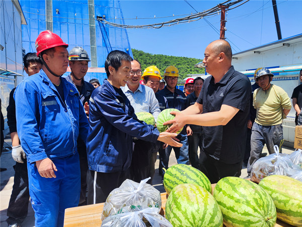 盛夏送清涼，致敬高溫下堅(jiān)守的陜煤建設(shè)者