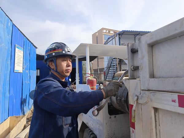 陜煤建設礦建二公司：“包機”落實落地 設備益壽延年