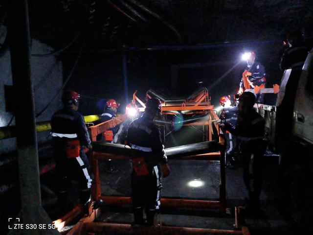 陜煤建設韓城分公司張家峁項目部順利完成3104膠運順槽帶式輸送機安裝工程