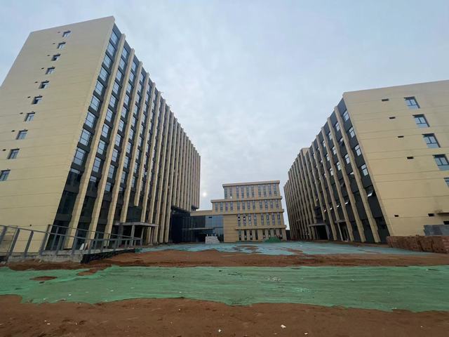 陜煤建設韓城分公司:張家峁礦業有限公司2-2煤開采配套行政福利設施項目順利通過竣工驗收