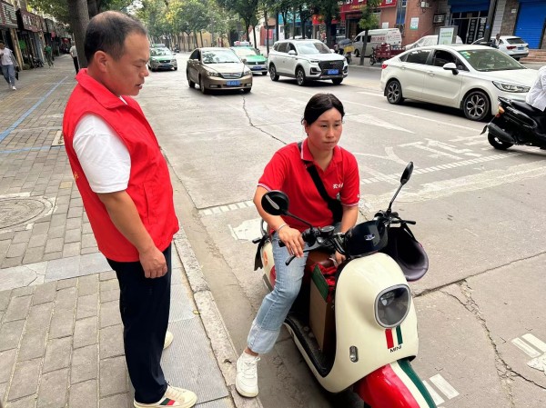 陜煤建設(shè)機(jī)電安裝公司：交通文明勸導(dǎo)，我們?cè)凇奥贰鄙?></div>
                                <div   id=