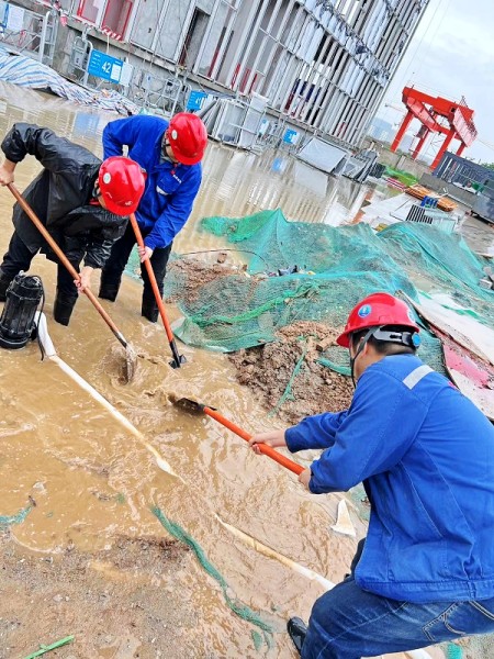 陜煤建設渭南公司十一項目部“汛”速行動 撐起施工生產“防護傘”