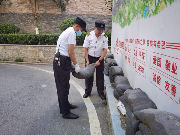 陜煤建設大秦置業(yè)公司:多措并舉做好小區(qū)防汛備汛工作