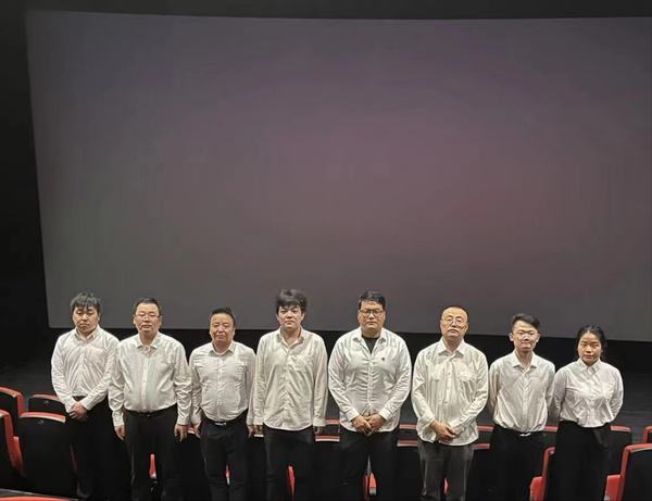 陜煤建設新城公司組織黨員干部職工集中觀看電影《高原之春》