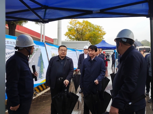 榆林市委副書記、市長張勝利一行蒞臨陜煤建設承建的上郡北路道路綜合整治提升項目觀摩指導工作