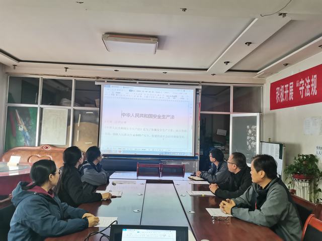  陜煤建設韓城分公司土建五項目部開展“黨員、團員身邊無隱患”系列活動為安全生產保駕護航