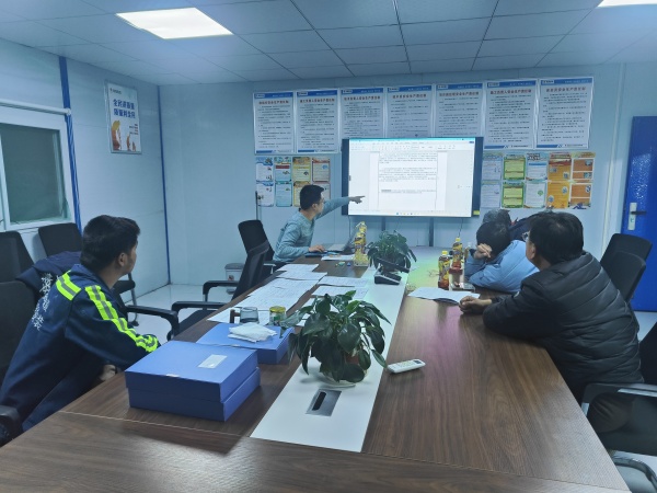 陜煤建設(shè)機(jī)電安裝公司:備戰(zhàn)供暖季 點(diǎn)“暖”這個冬天