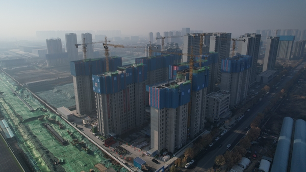 陜煤建設(shè)渭南分公司:暖冬時節(jié)喜迎白樺林悅項目主體封頂