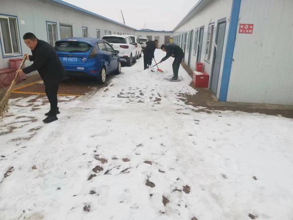 陜煤建設煤礦運營服務分公司:“防風雪、保安全” 我們在行動