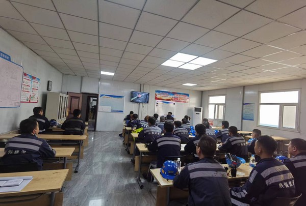 陜煤建設(shè)洗選煤運營公司紅柳林洗煤廠項目部: 一防一止降險 一守一護保安