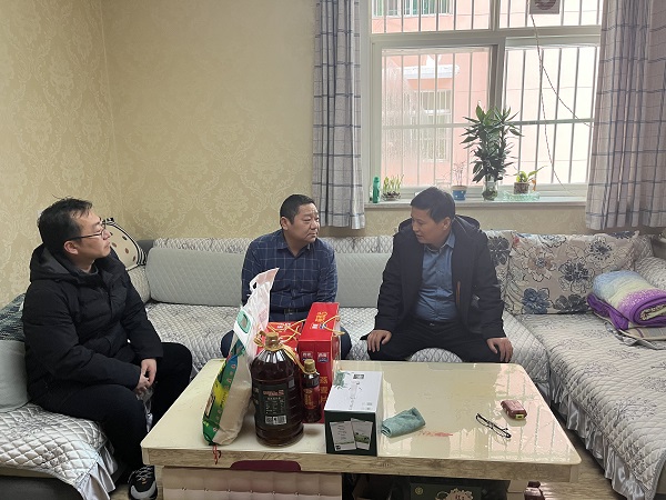 陜煤建設澄合分公司真情關懷暖人心 走訪慰問困難職工