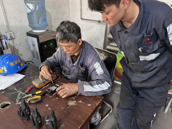 陜煤建設洗選煤運營公司紅柳林洗煤廠項目部：提高聯絡效率 讓“對講機”連好安全
