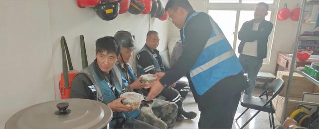 陜煤建設(shè)韓城分公司安裝第四項(xiàng)目部：一碗熱乎飯，情暖眾人心