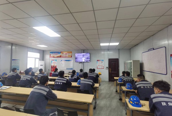 陜煤建設洗選煤運營公司紅柳林洗煤廠項目部: 吹響“交通”號角 呼吁安全駕行