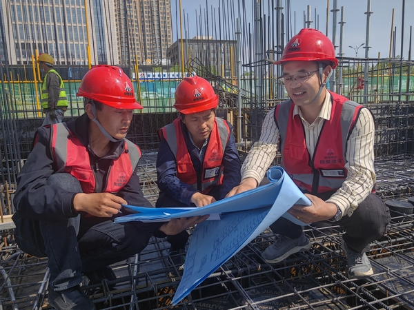 陜煤建設榆林公司榆溪圣境項目部:堅守現場,做質量的捍衛者