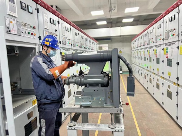 陜煤建設洗選煤運營公司紅柳林洗煤廠項目部： 應對雨季“三防”  筑堤安全堤