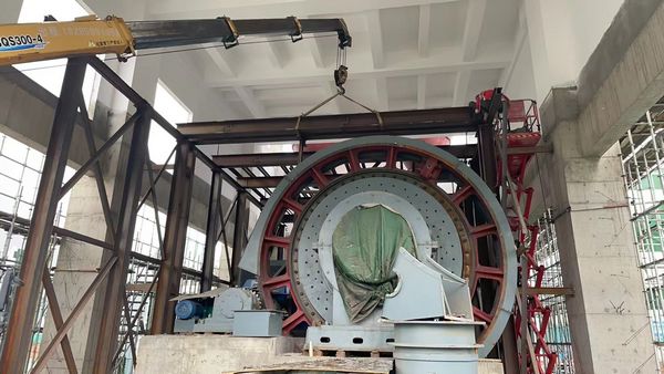 陜煤建設(shè)天工公司土建四部：72小時拆除“防護(hù)棚” ,  施工駛?cè)搿翱燔嚨馈?></div>
                                <div   id=