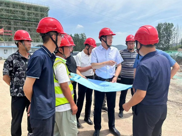 陜西建材科技公司董事長張超暉深入黃陵年產40萬立方煤矸石制陶粒項目進行調研指導