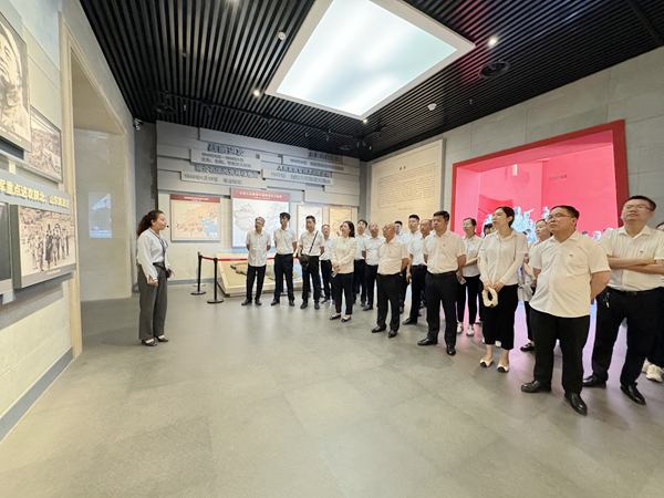 陜煤建設(shè)大秦置業(yè)公司:開(kāi)展“追尋紅色足跡 汲取奮進(jìn)力量”主題黨日活動(dòng)