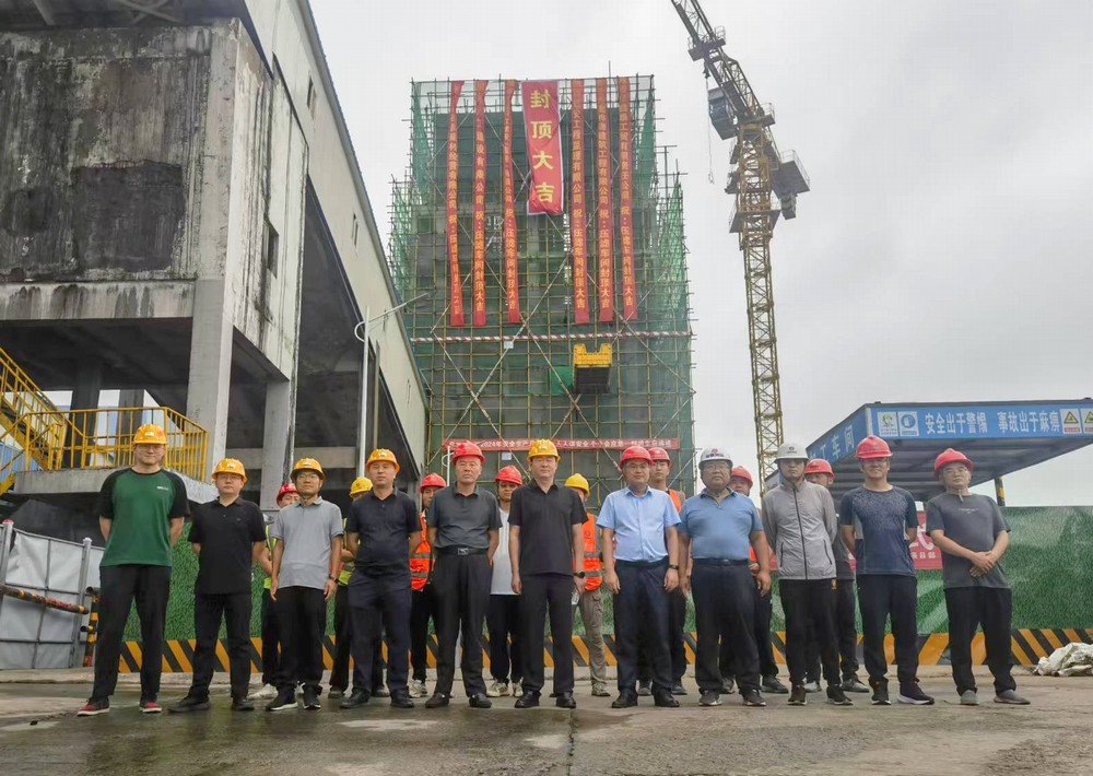 陜煤建設天工公司承建的陜煤集團神木紅柳林礦業有限公司選煤廠煤泥高壓壓濾系統土建工程項目主體順利封頂