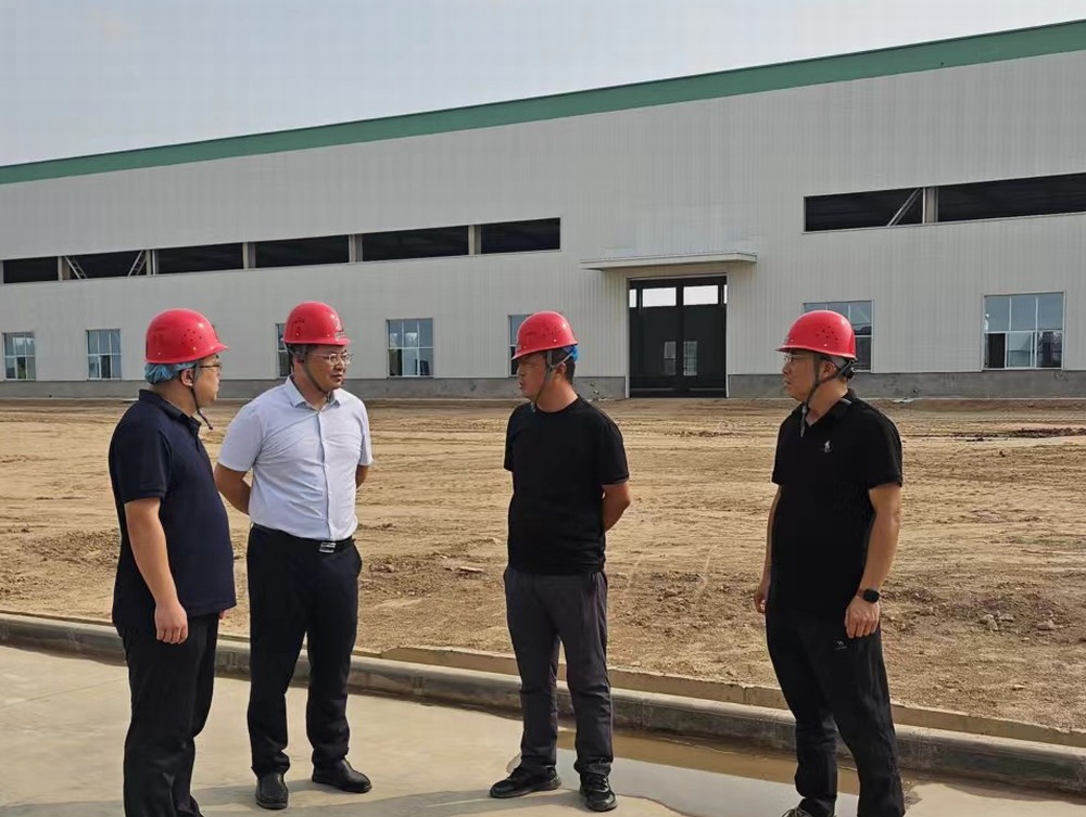 陜西建材科技有限公司副總經(jīng)理郭正亮一行深入陜煤建設(shè)天工公司煤矸石項目開展節(jié)前安全檢查