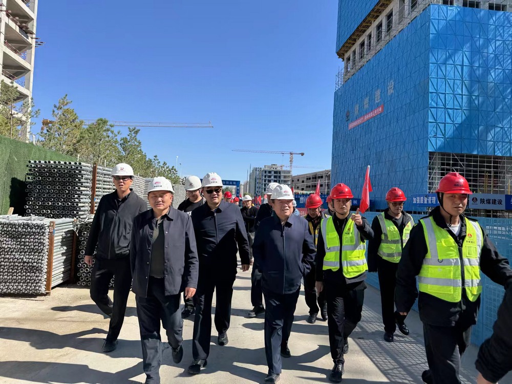 鄂爾多斯市泰寶投資有限公司董事長董建榮深入陜煤建設(shè)銅煤公司第七項目部檢查指導(dǎo)工作