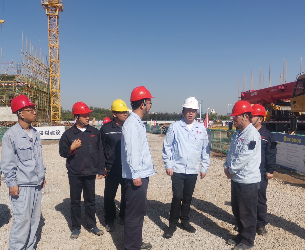 蒲城清潔能源化工有限責(zé)任公司黨委書記、董事長封建利一行深入陜煤建設(shè)天工公司基層項目部檢查指導(dǎo)