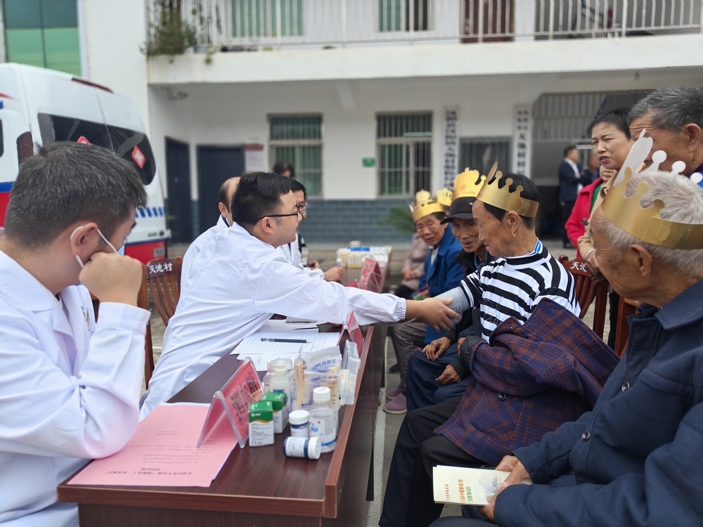 陜煤建設定點幫扶村開展“情暖老人幸福重陽”敬老活動