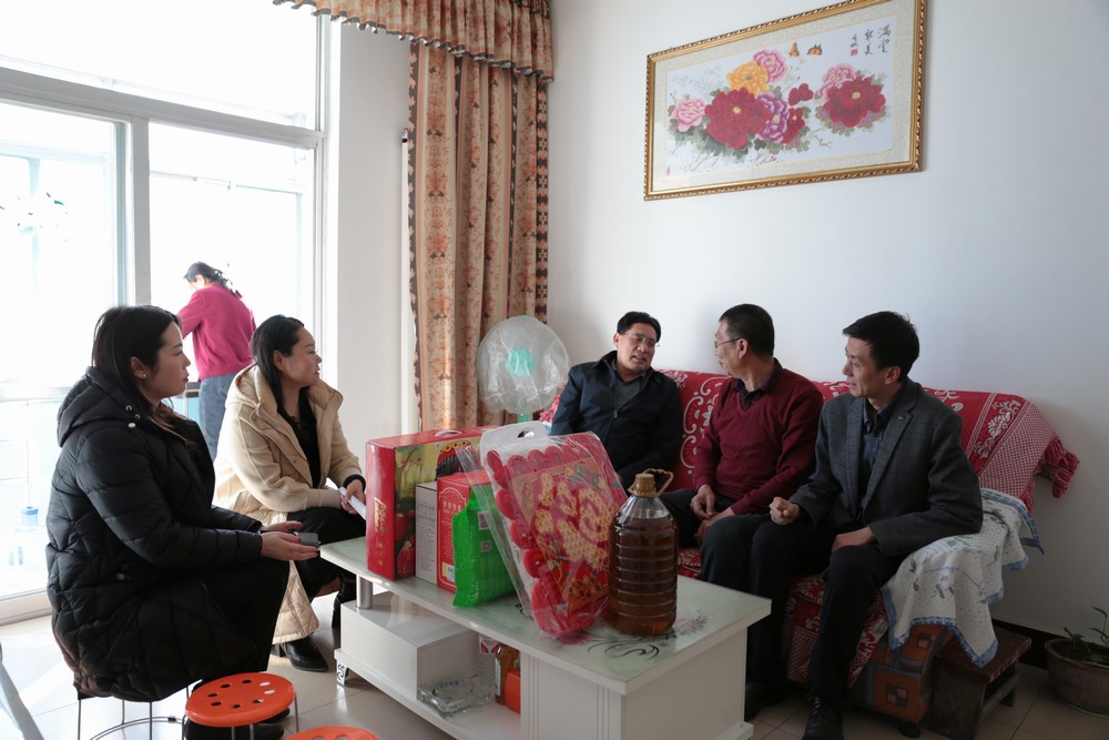 陜煤建設領導走訪慰問困難職工