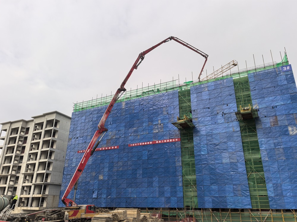 實力彰顯！陜煤建設天工公司承建的大秦·山水逸境項目全部工程主體結構順利封頂