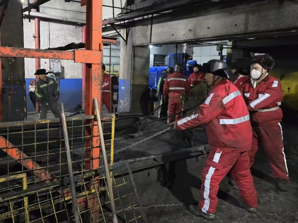 陜煤建設機電安裝公司曹家灘項目部：提前8小時完成春節檢修任務