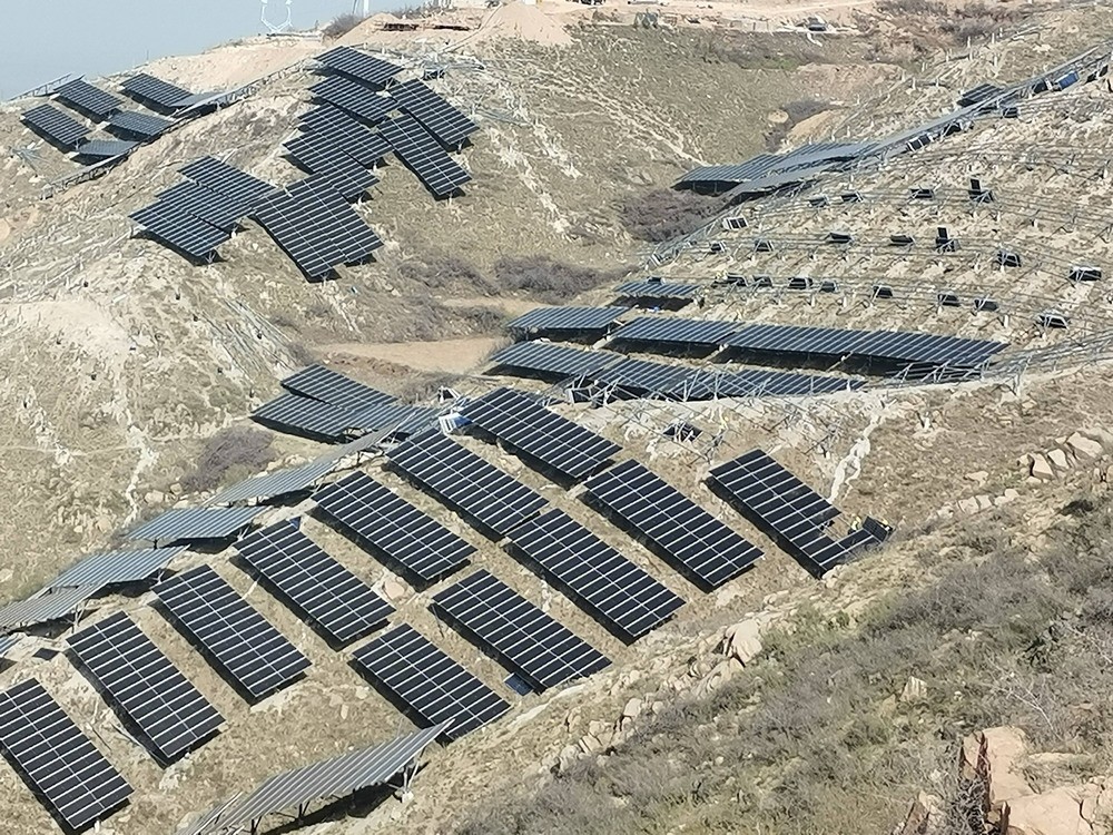 陜煤建設韓城分公司安裝四項目部：陜煤電力夏縣100MW光伏發電項目全力沖刺430首并目標