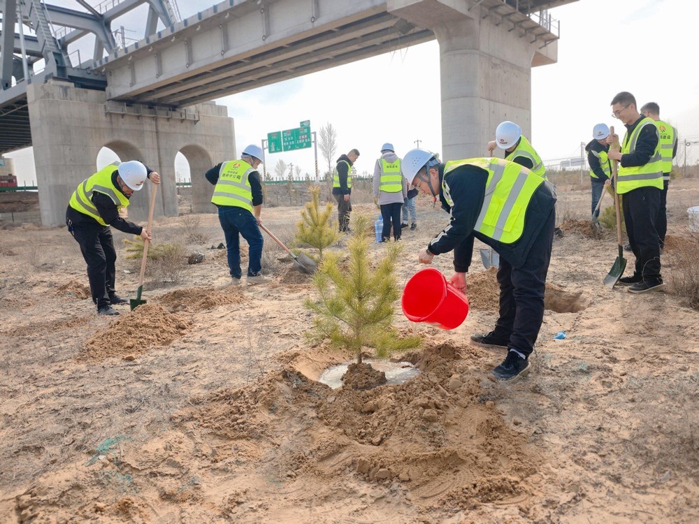 陜煤建設(shè)路橋分公司：夏意漸濃四月天，“青”風(fēng)助力促發(fā)展