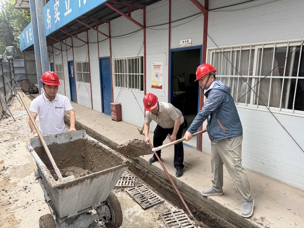 陜煤建設(shè)韓城分公司土建二項目部：黨團攜手，筑牢雨季安全防線