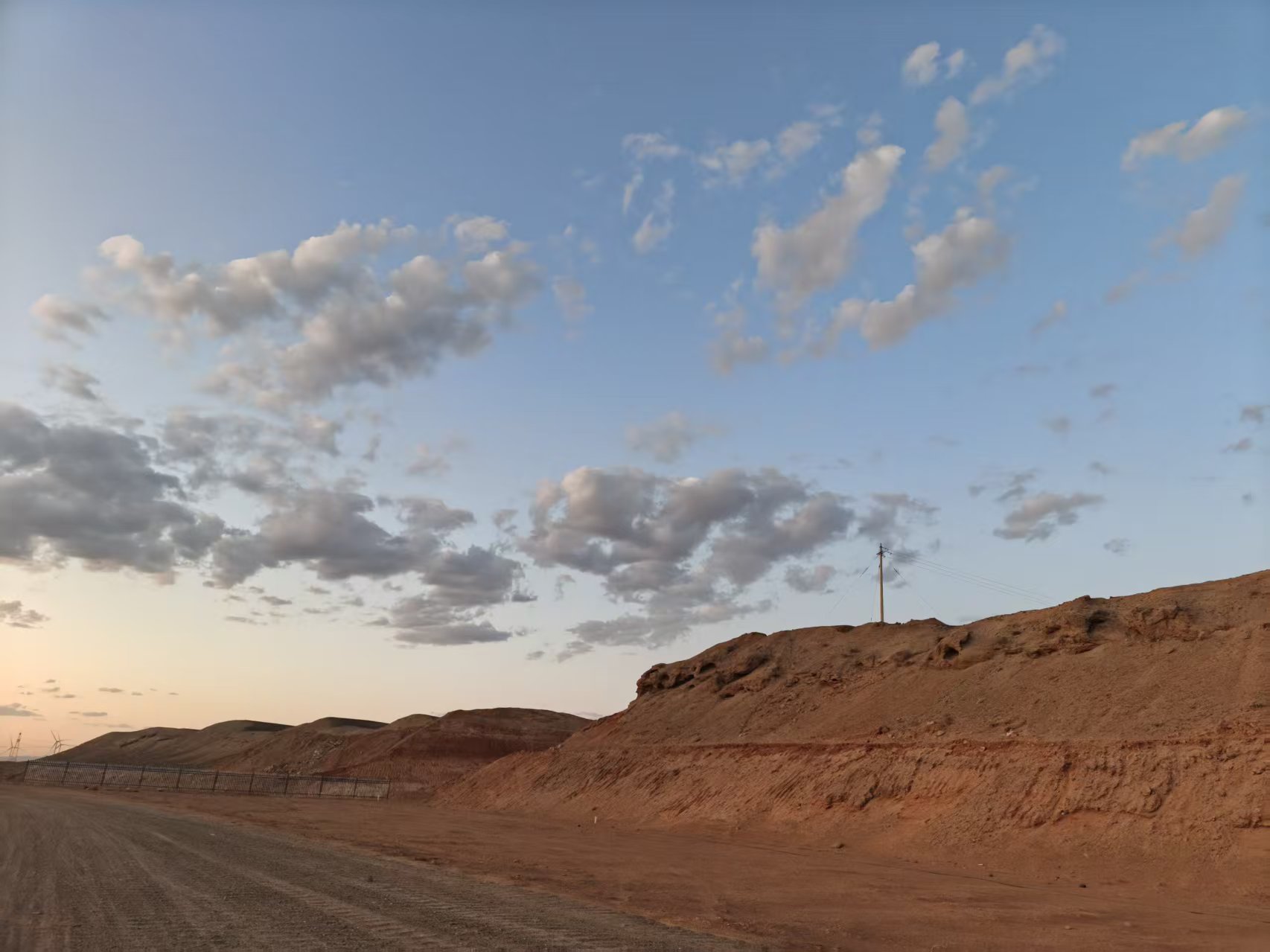 陜煤建設西北分公司土建第一項目部：職工娛樂室正式開放 戈壁灘上建起“歡樂港灣”