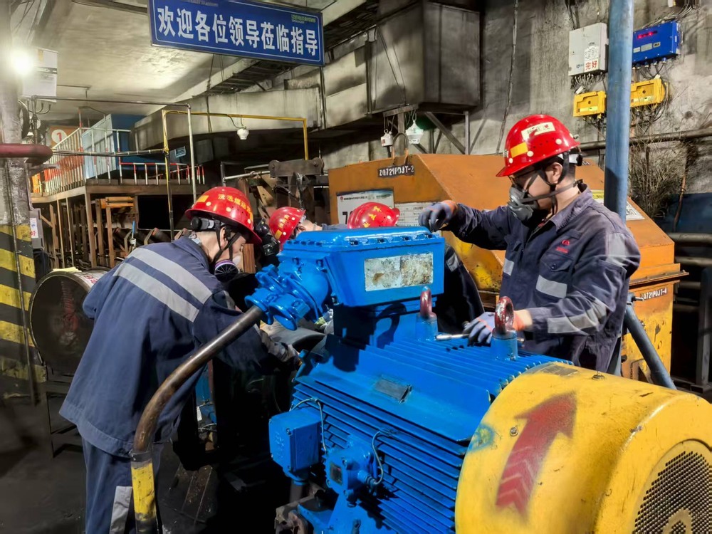 陜煤建設(shè)洗選煤運(yùn)營公司檸條塔運(yùn)營項(xiàng)目部：汗水浸透工裝色，高溫檢修護(hù)生產(chǎn)