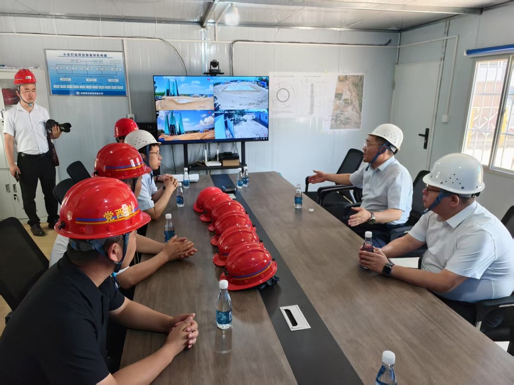 陜煤集團基本建設部副總經理王建立赴陜煤建設礦建二公司小莊煤礦義門風井項目籌備現場調研