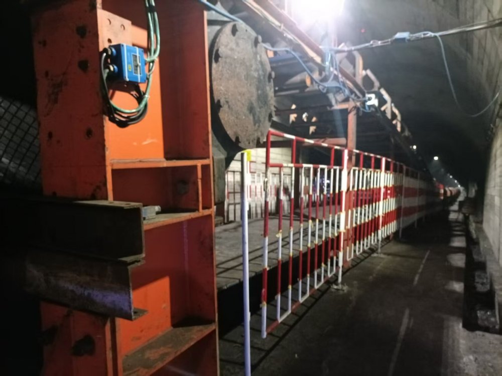 秋實(shí)映礦建！陜煤建設(shè)韓城分公司安裝第四項(xiàng)目部 施工的大佛寺礦4煤西部膠帶大巷二部帶式輸送機(jī)延伸設(shè)備安裝工程圓滿通過(guò)竣工預(yù)驗(yàn)收