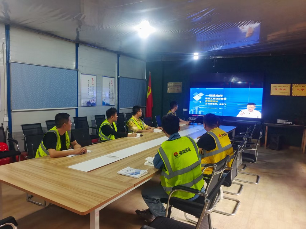 燈光映初心！陜煤建設銅煤公司基層職工備戰一建熱潮涌