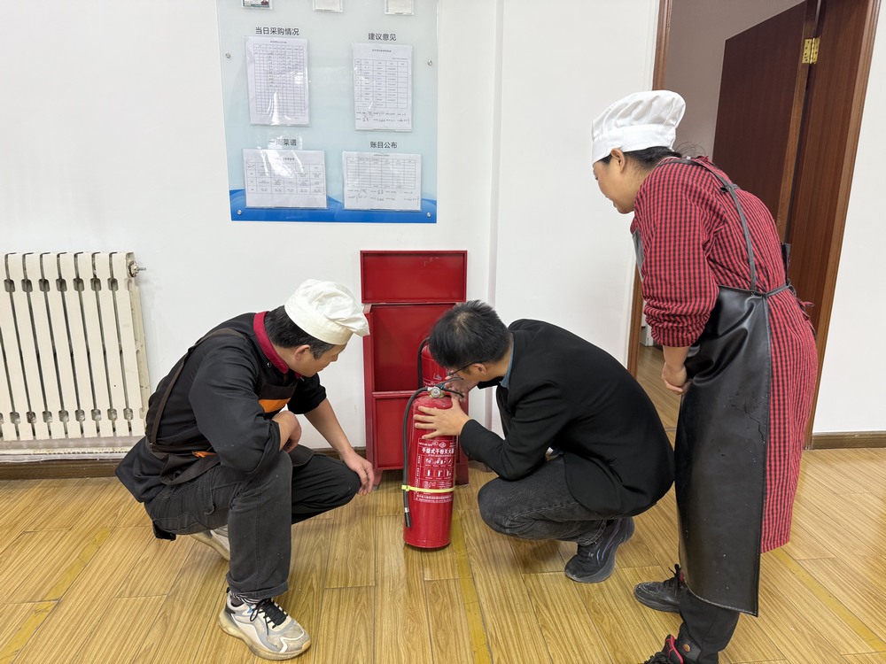 陜煤建設(shè)銅煤公司：多點(diǎn)發(fā)力織密安全網(wǎng)，全員行動(dòng)護(hù)航發(fā)展路