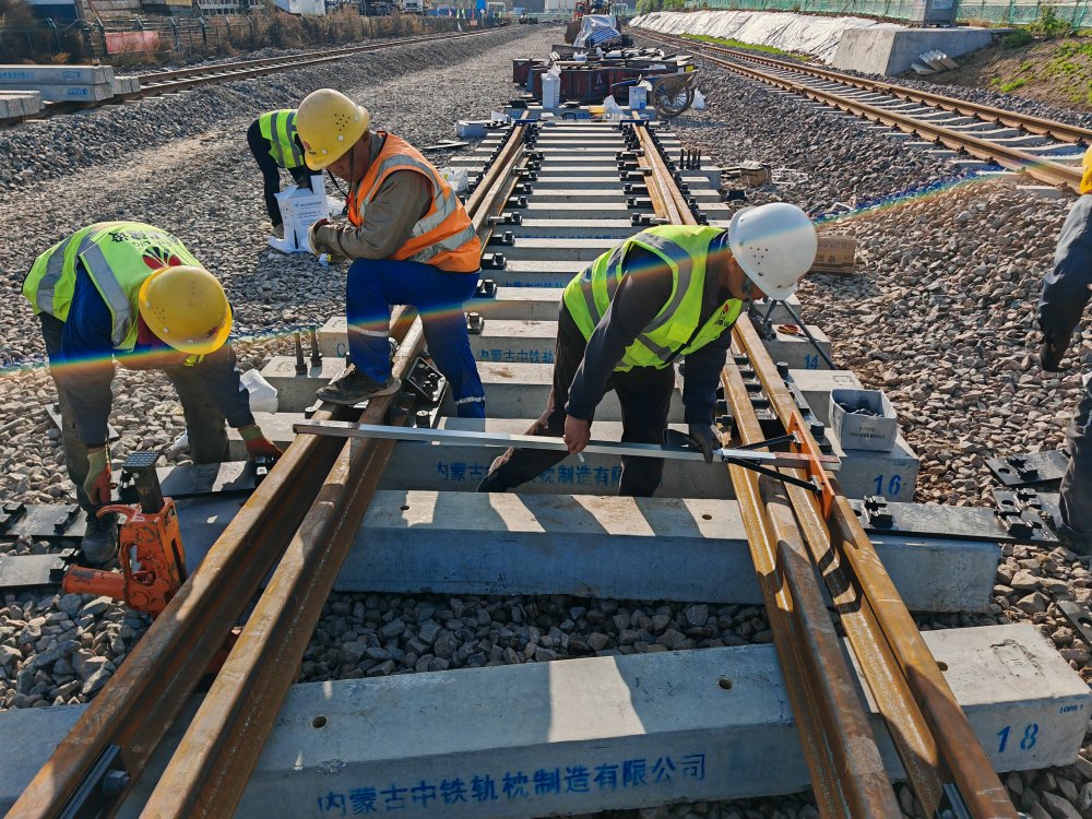 陜煤建設(shè)路橋分公司黃陵項目部“雙線”攻堅助力施工提速