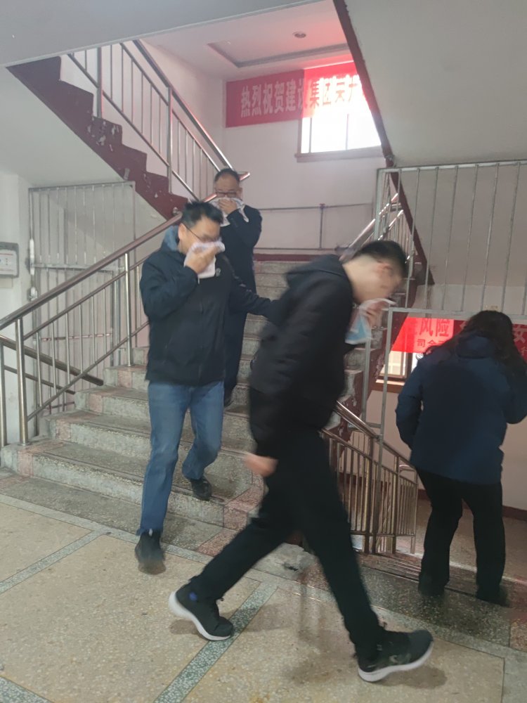 1分鐘生死時速，60人火線突圍