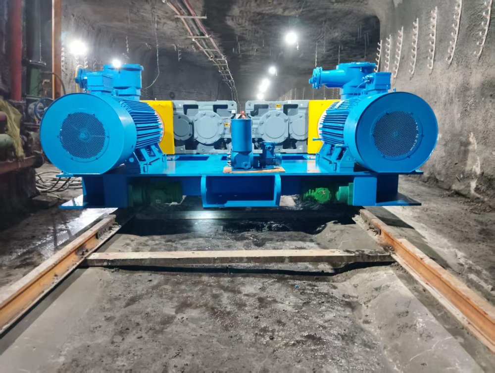 陜煤建設(shè)機(jī)電安裝公司神府項(xiàng)目部順利完成齒輥式破碎機(jī)安裝