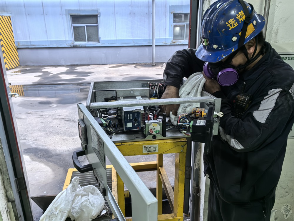 陜煤建設(shè)洗選煤運營公司紅柳林洗煤廠項目部：以電為脈守崗盡責(zé)  精耕細(xì)作護航生產(chǎn)