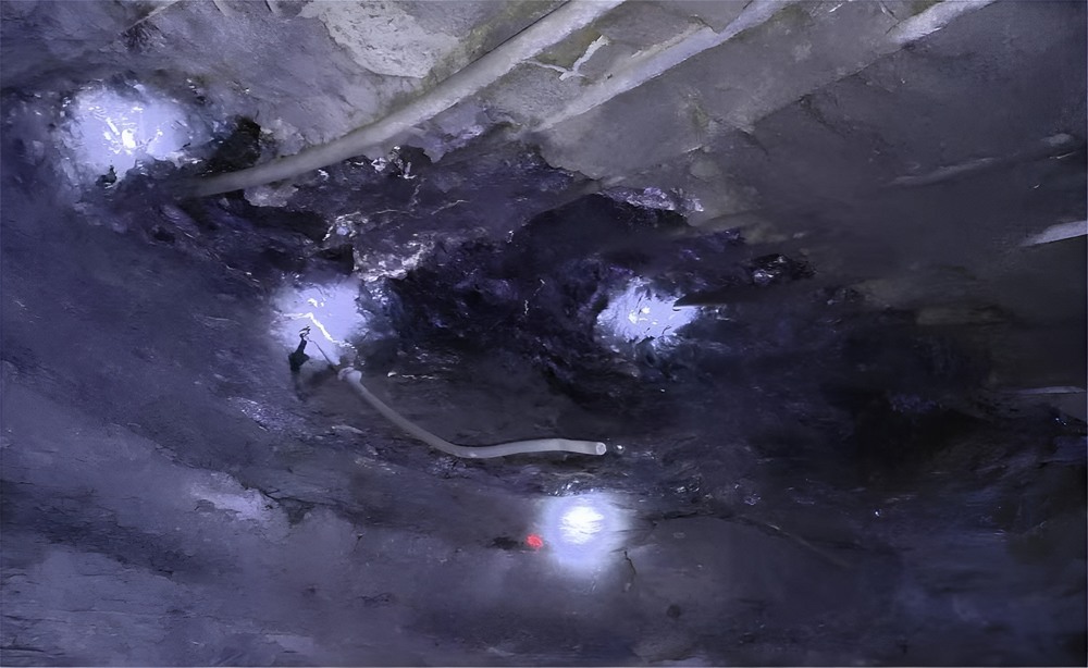 陜煤建設礦建二公司王峰部順利揭開“雙突”礦井“上山”煤底板