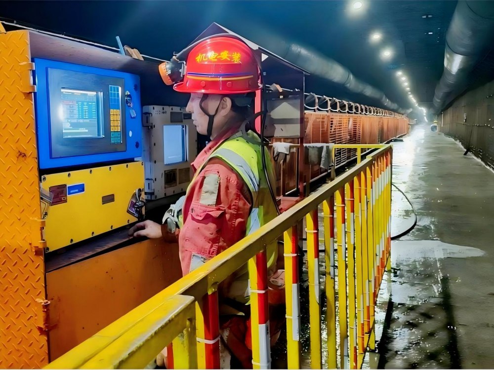 陜煤建設(shè)機(jī)電安裝公司：春節(jié)堅守保工期，奉獻(xiàn)擔(dān)當(dāng)寫新篇！