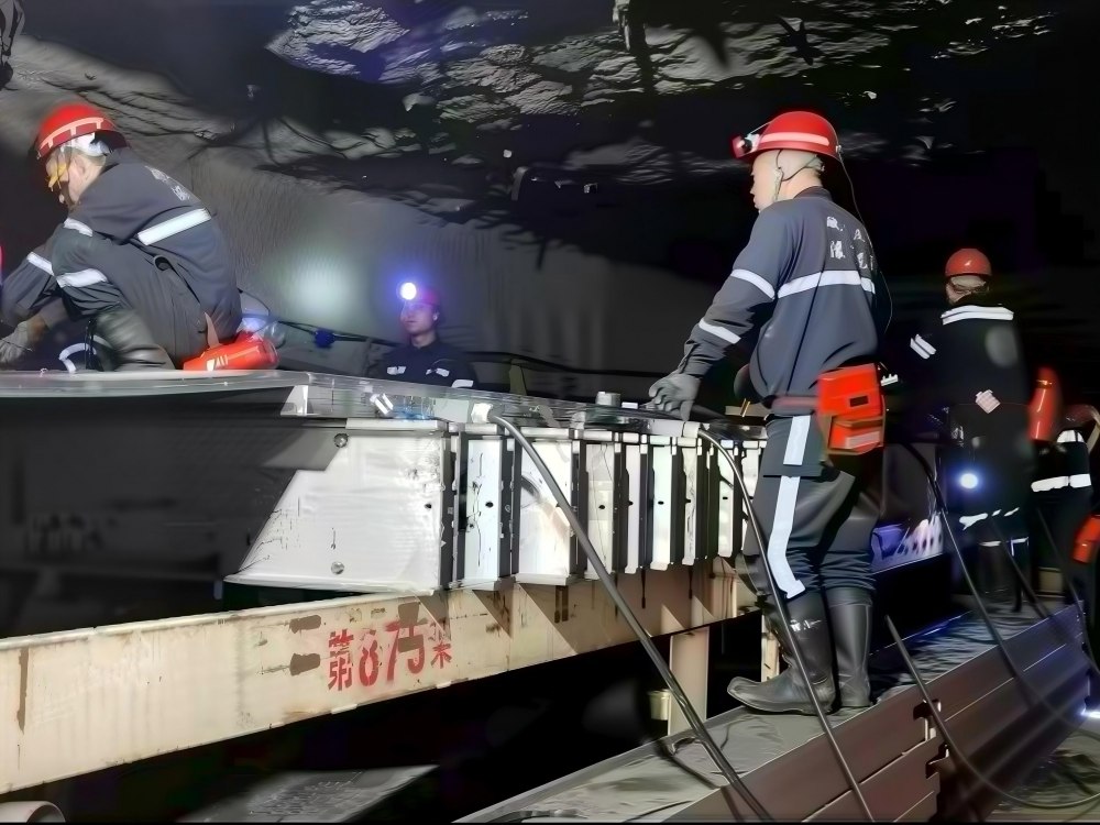 陜煤建設(shè)機(jī)電安裝公司神府項目部24小時高效完成膠帶機(jī)緊急檢修任務(wù)