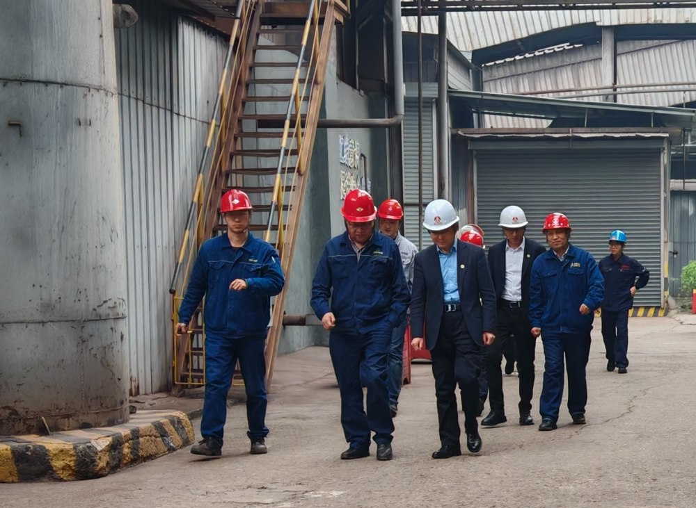 陜煤灃京新型能源科技有限公司董事長楊剛深入漢中分公司項目一線調研指導工作